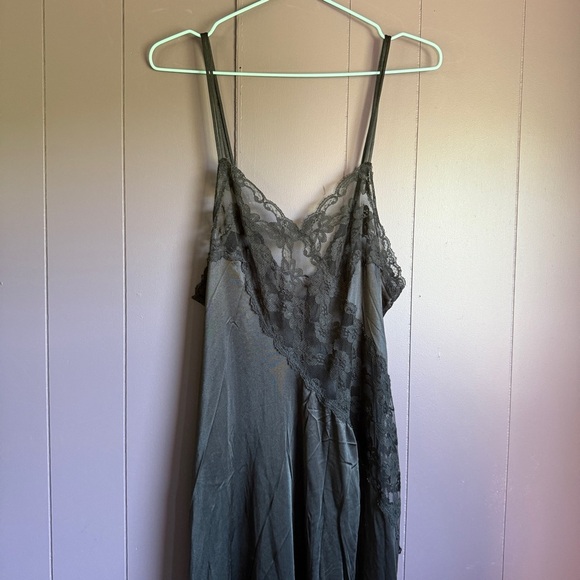 Vintage Val Mode Black Lace Slip Dress – Made in USA (Size M) - Picture 2 of 7